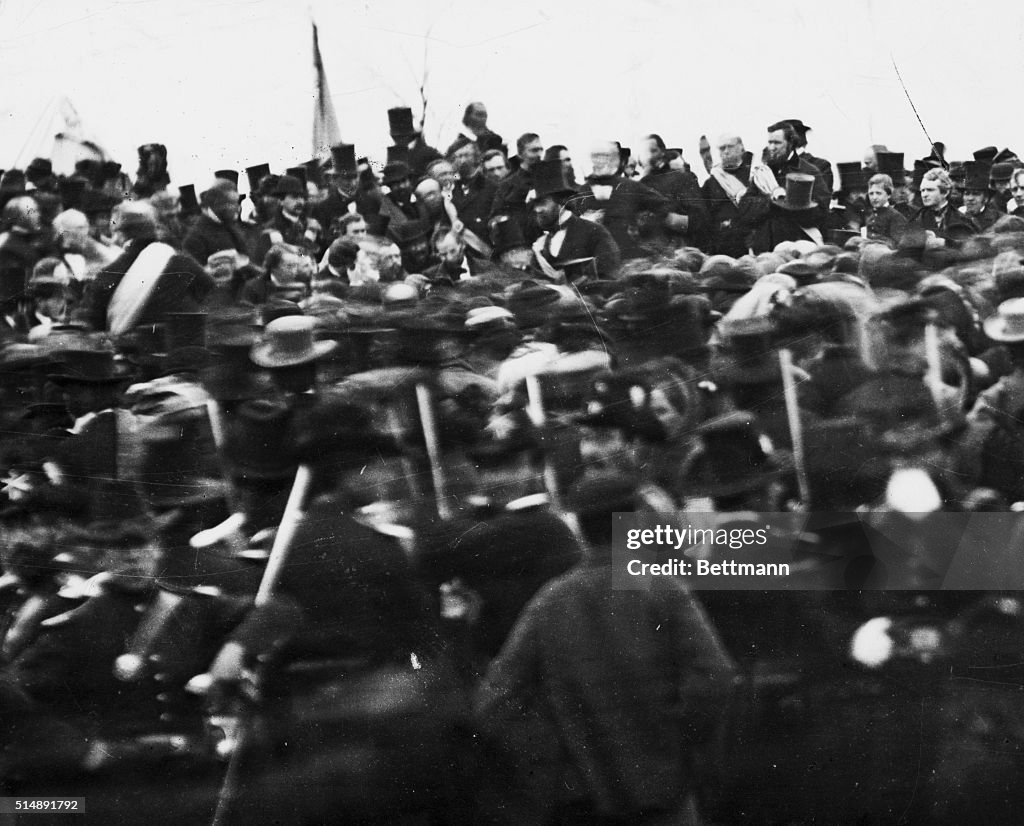 Abraham Lincoln Giving Gettysburg Address