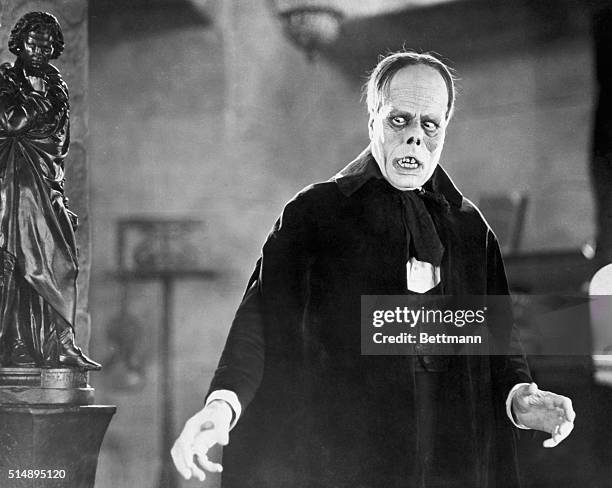Picture shows a scene fromt he movie, "The Phantom of the Opera," starring actor, Lon Chaney.