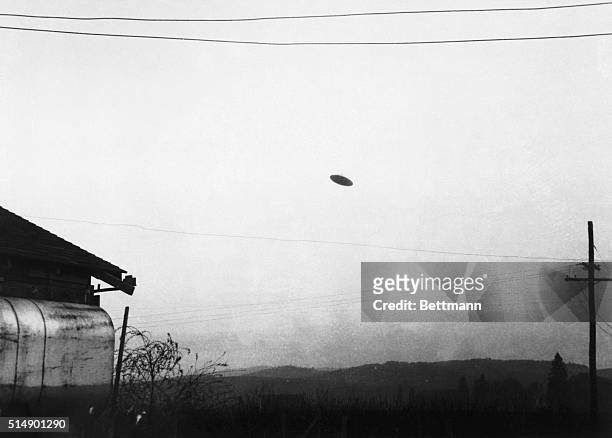Minnville, OR: A picture of a flying saucer photographed by farmer Paul Trent shown flying over his farm.