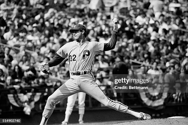 Philadelphia Phillies player Steve Carlton pitching against the New York Mets on April 5, 1983 with the crowd behind him.