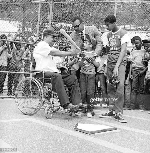 New York, NY: Roy Campanella, former Dodger great , and Tommy Davis of the New York Mets show some of the finer points of hitting to 8-year-old Larry...