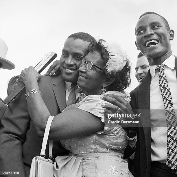 San Juan, Puerto Rico: Thousands turned out at the airport to welcome major league baseball stars Orlando Cepeda and Robert Clemente on their return...