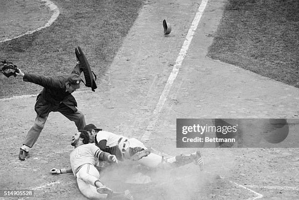 Detroit, MI: Oakland Athletics' Reggie Jackson grimaces after stealing home during the second inning of the game against Detroit. Tigers' catcher...