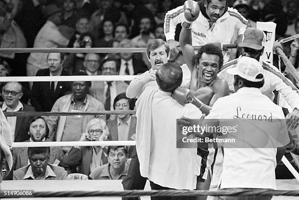 New Orleans, LA: Sugar Ray Leonard leans over and sticks his chin out, taunting Roberto Duran to hit him during the middle rounds of the fight 11/25.