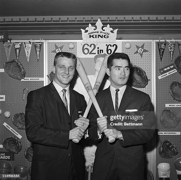 New York : Home run king Roger Maris of the New York Yankees demonstrates his batting grip for the Japanese homer champ, Shigeo Nagashima, as the two...