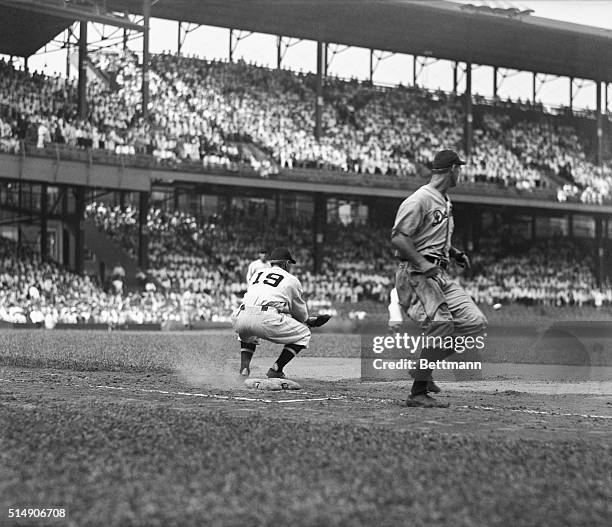 Washington, D.C.: Lynwood "Schoolboy" Rowe, Detroit Tigers' ace hurler, took his place in the Baseball Hall of Fame by equaling the American League...