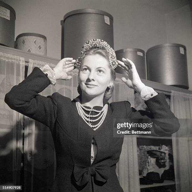 Joan Fontaine Photos And Premium High Res Pictures Getty Images joan-fontaine-photos-and-premium-high-res-pictures-getty-images