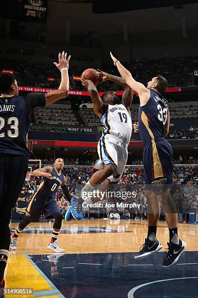 Hairston of the Memphis Grizzlies goes for the dunk against Ryan Anderson of the New Orleans Pelicans during the game on March 9, 2016 at FedExForum...