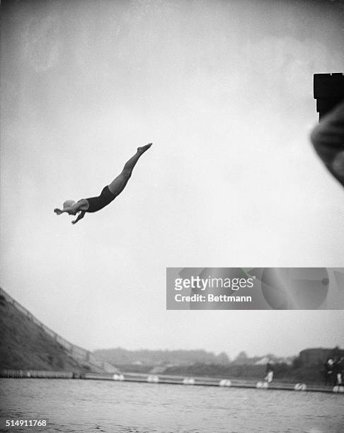 Antwerp, Belgium- Miss. Eileen Riggin, the 13 year old member of the US woman's swimming team making a beautiful dive at the Olympics.