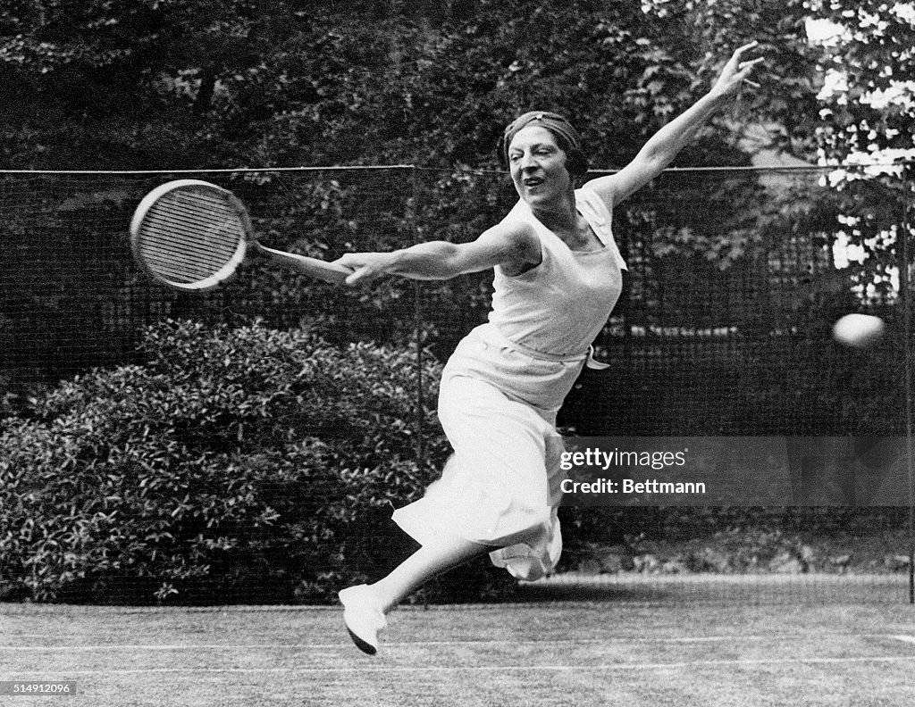Suzanne Lenglen in Action on the Court