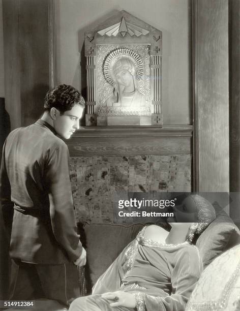 Greta Garbo and Ramon Novarro in a scene from "Mata Hari," directed by George Fitzmaurice. They are shown in profile, in a dimly-lit interior. She...