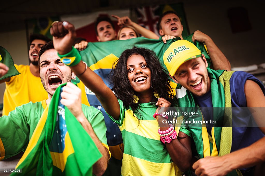 Gruppe von brasilianische Fan im Stadion