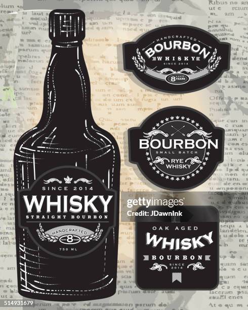ilustraciones, imágenes clip art, dibujos animados e iconos de stock de conjunto de cuatro retro etiquetas y botella de whisky bourbon - whisky