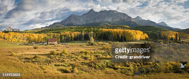 colorado mountain ranch in autumn - san miguel range stockfoto's en -beelden