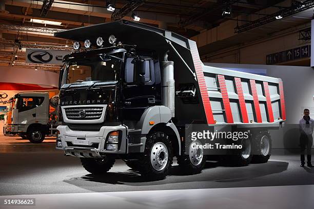 indian truck bharatbenz 3143 on the motor show - bharat benz trucks stock pictures, royalty-free photos & images