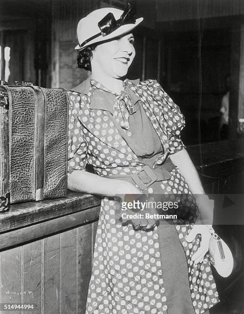 American Menominee singer, waitress, convict, and lecturer Evelyn Frechette , June 1936. Evelyn Frechette, the dark haired, half Indian companion,...
