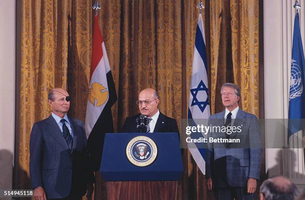 Egyptian Defense Minister Kamal Hassan Ali, flanked by President Carter and Israeli Defense Minister Moshe Dayan , while attending a news conference.