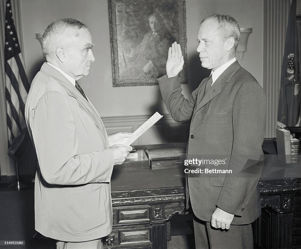 Robert Patterson Raising Right Hand