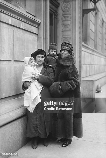 December 18, 1919: Mrs. Lena Lisa and her two children and Nellie Bly.