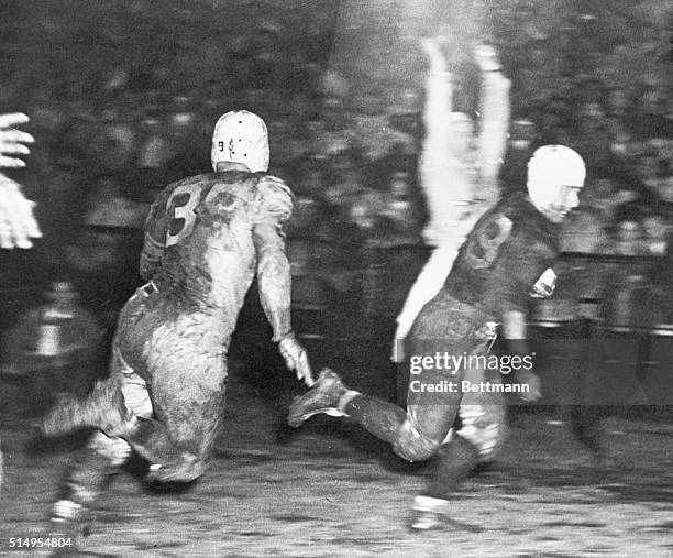 Marshall Goldberg of the Chicago Cardinals carries the ball into the end zone for a touchdown during a game against the Pittsburgh Steelers.