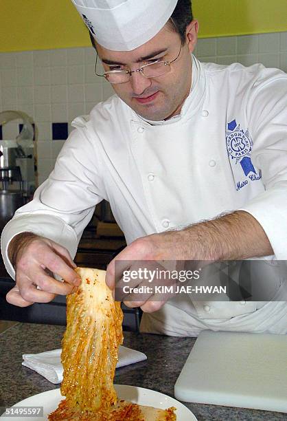 French chef Marc Chalpin prepares Kimchi galette during a French-Korean food exhibition at Le Cordon Bleu Korea in Seoul, 19 October 2004. The event...