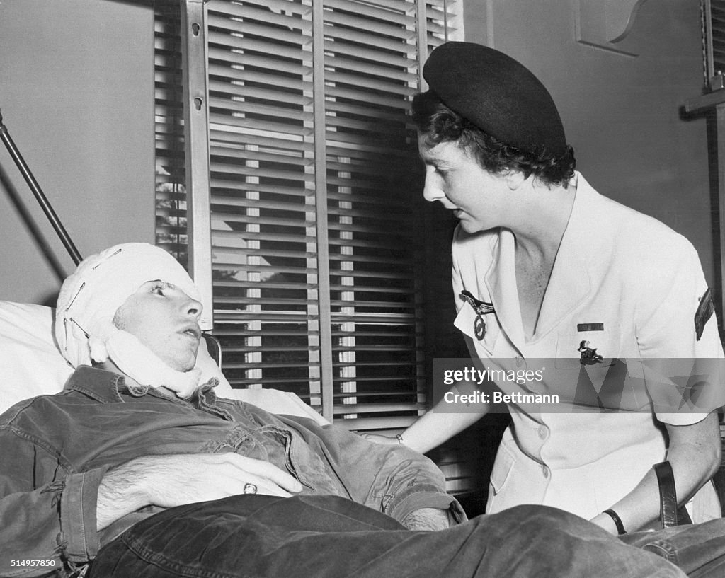 French nurse Genevieve De GalardTerraube, heroine of Dien Bien Phu,... Nachrichtenfoto Getty French nurse Genevieve De GalardTerraube, heroine of Dien Bien Phu,... Nachrichtenfoto Getty
