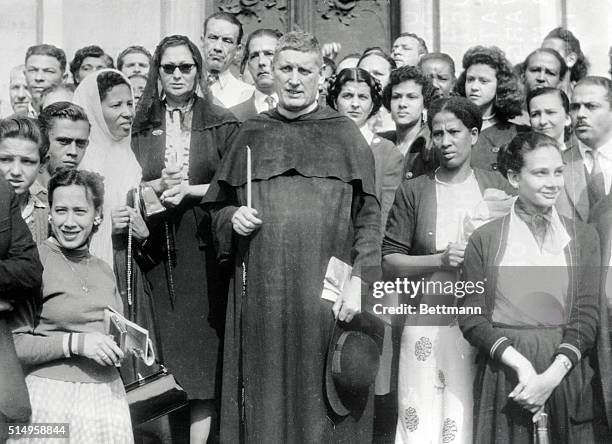The Rev. Father Andre Van Halder, of Chicago, Ill., who is a parish priest at Rio De Janeiro's Nosse Senhora Dos Dores Church, leads mourners in...