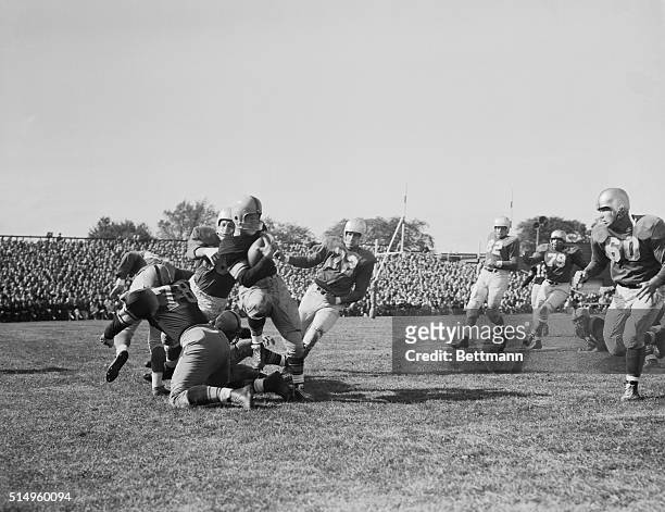 Scoring an Upset. Green Bay, Wisconsin: Breezy Reid of the Green Bay Packers, gains six yards in the second quarter of the pro football game with the...