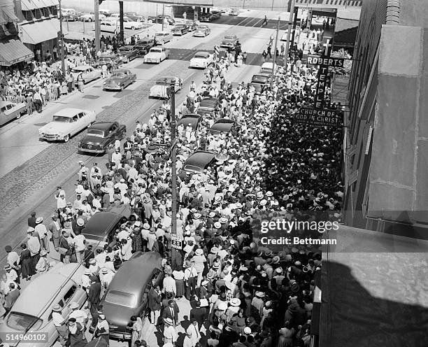 Chicago: Mourners and curiosity seekers flock around entrance to Roberts Temple Church of God in Christ here during funeral services for Emmett Till...