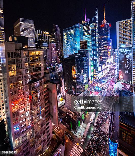 crowds celebrating new year on times square, nyc - times square manhattan stock pictures, royalty-free photos & images