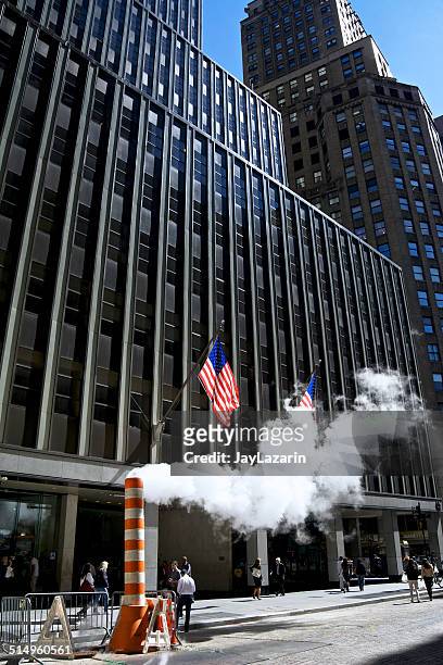 manhattan financial district cityscape, pedestrians, infrastructure repair nyc - broad street manhattan stock pictures, royalty-free photos & images