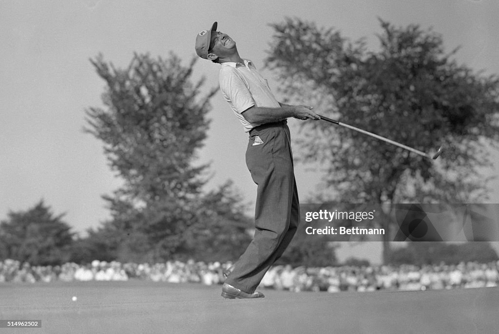 Golfer Cary Middlecoff Missing Putt