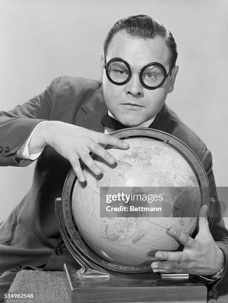 Jonathan Winters with Globe Jonathan Winters with Globe