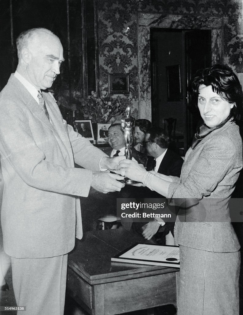 Henry Luce Presenting Oscar to Anna Magnani