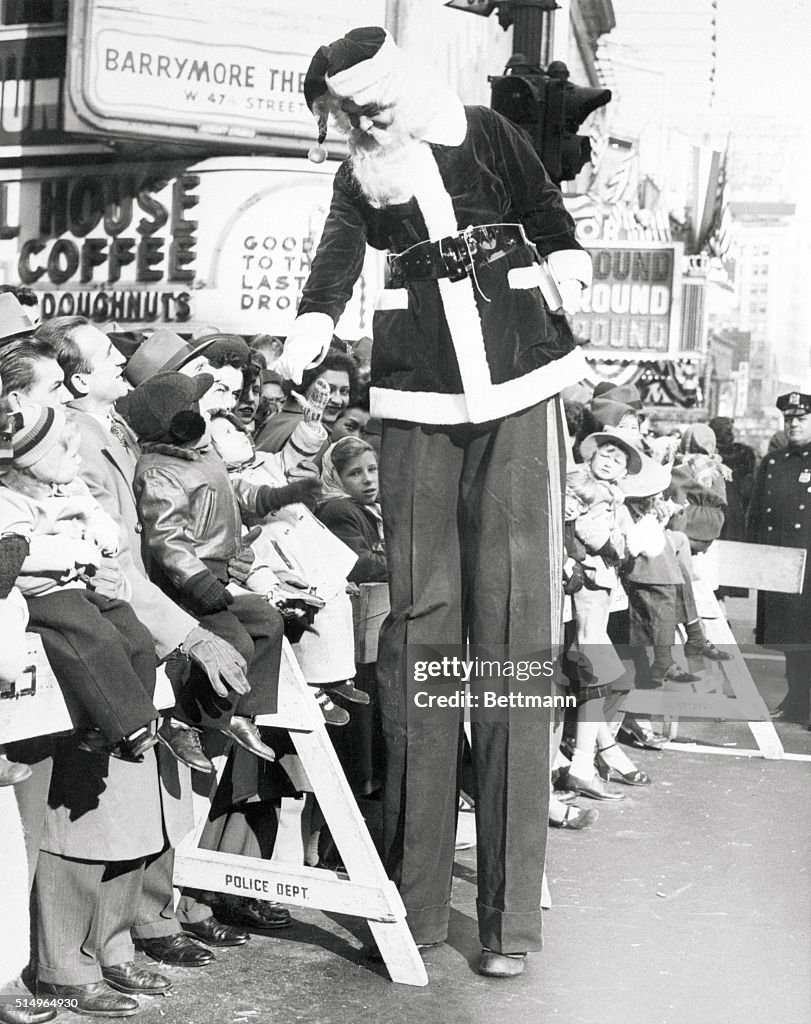 Santa Using A Walker Man Of The Moment. It was quite a treat for these youngsters when a ...