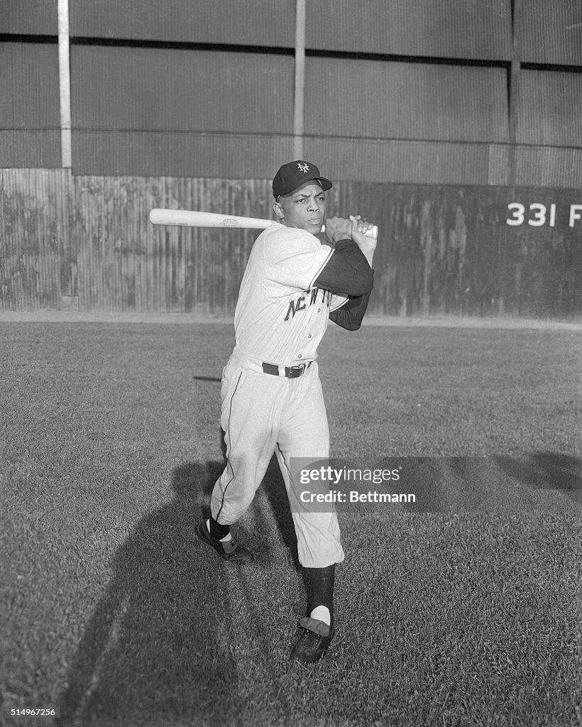 Willie Mays in Batting Position