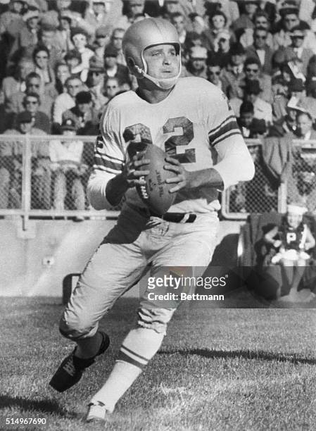 Detroit Lions quarterback Bobby Layne gets ready to throw the ball during a game against the Green Bay Packers.