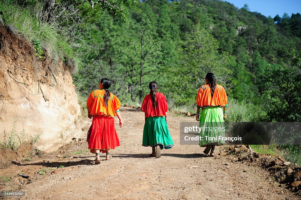 Raramuri girls