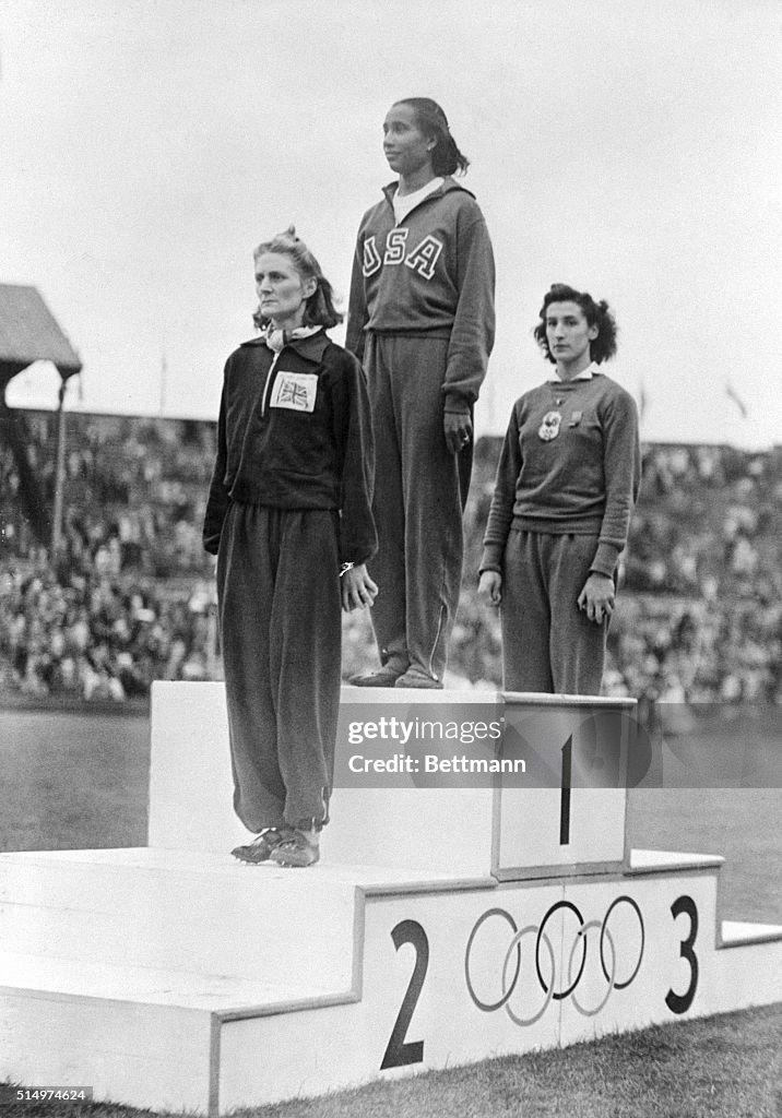 Women's Olympic Winners Standing for Awards