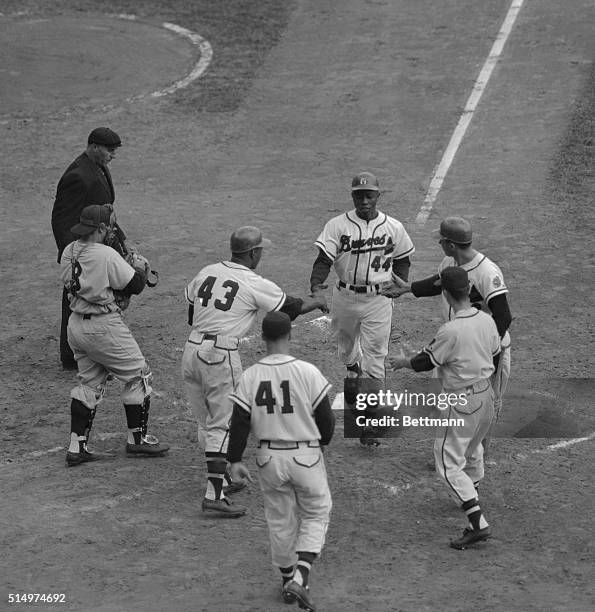 85 Hank Aaron 1957 Stock Photos, High-Res Pictures, and Images - Getty  Images