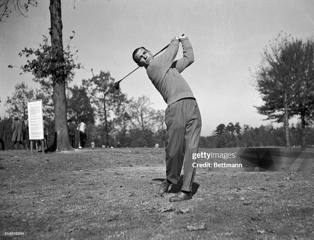 Ben Hogan Swinging Golf Club