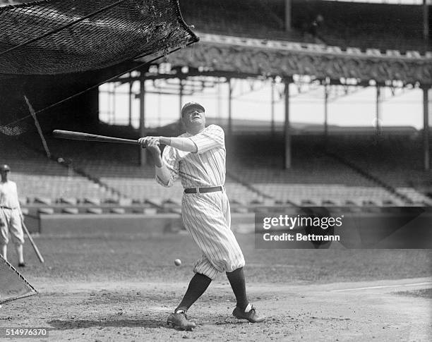 Babe Ruth Breaking Bat 569 Babe Ruth Bat Stock Photos, High-Res Pictures, and Images - Getty ...