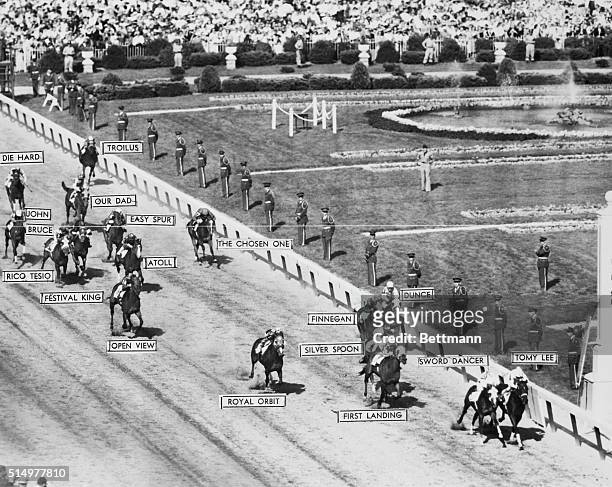 Finish of the 85th running of the Kentucky Derby. Winner was Tomy Lee, W. Shoemaker up, ; second was Sword Dancer ; third was First Landing , E....