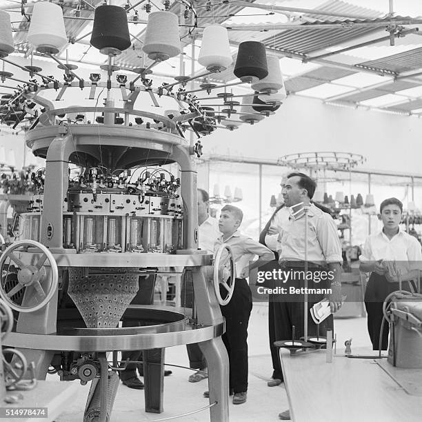133 Vintage Knitting Machine Stock Photos, High-Res Pictures, and ...