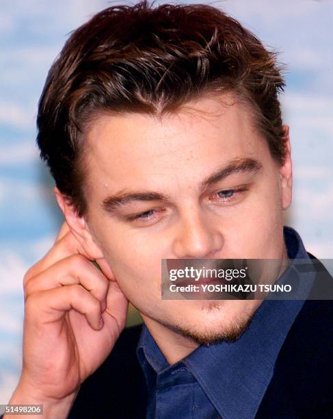 American movie star Leonado DiCaprio ponders a thought during a press conference at a Tokyo hotel, 10 April 2000. DiCaprio is here for the promotion...