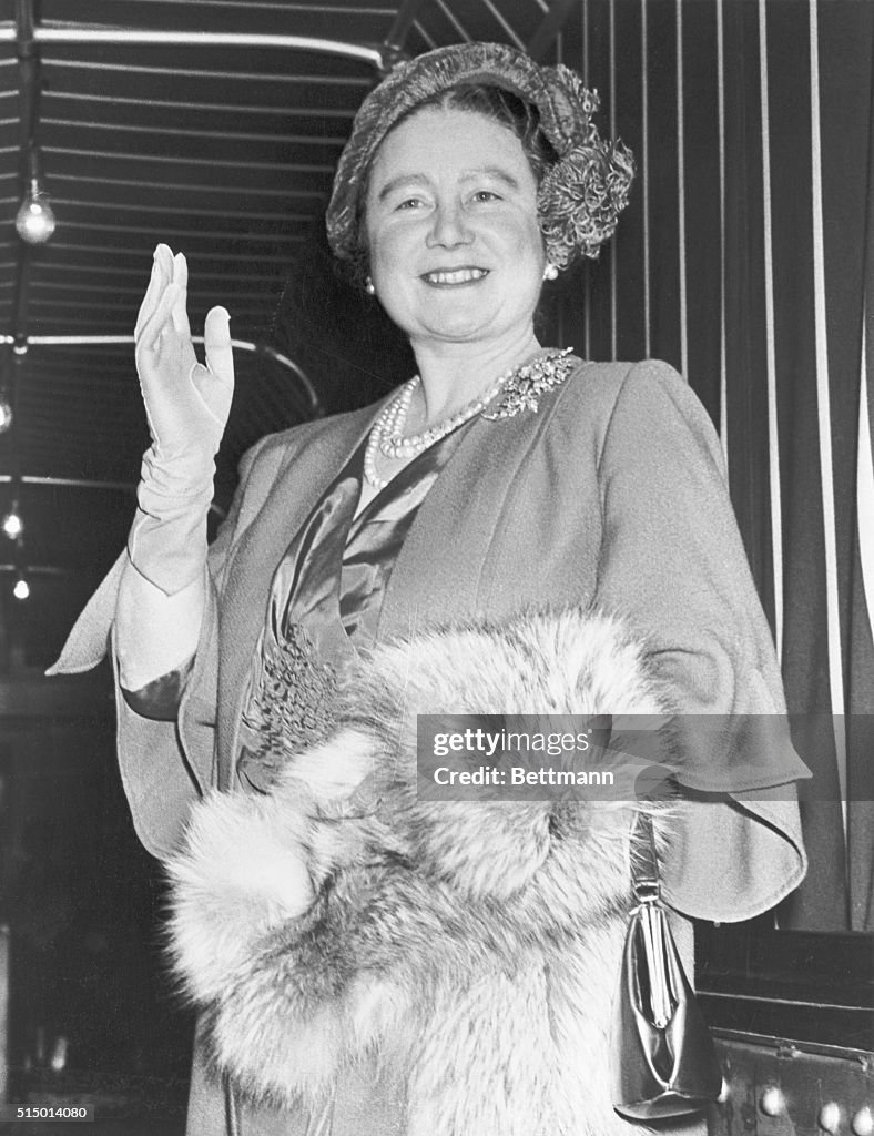 Queen Elizabeth Waving