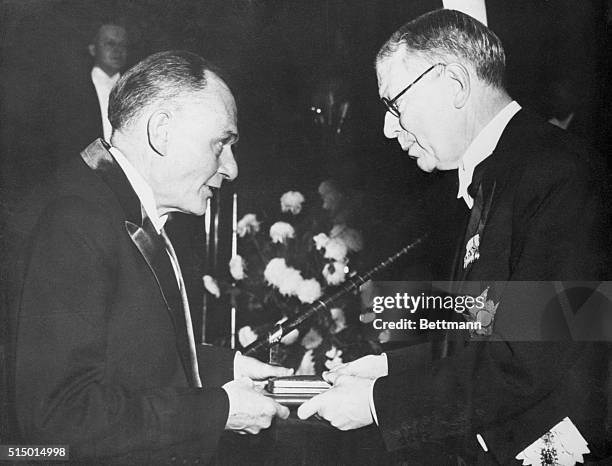 Stockholm, Sweden: The Nobel Prize Festival, 1954: J.F. Enders, USA, Nobel Prize winner of medicine 1954 receiving his prize from King Gustaf Adolf...