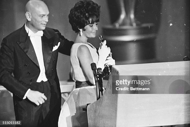 April 17, 1961 - Santa Monica, California: Actress Elizabeth Taylor holds her Oscar, the first she has ever won, with presenter Yul Brynner standing...