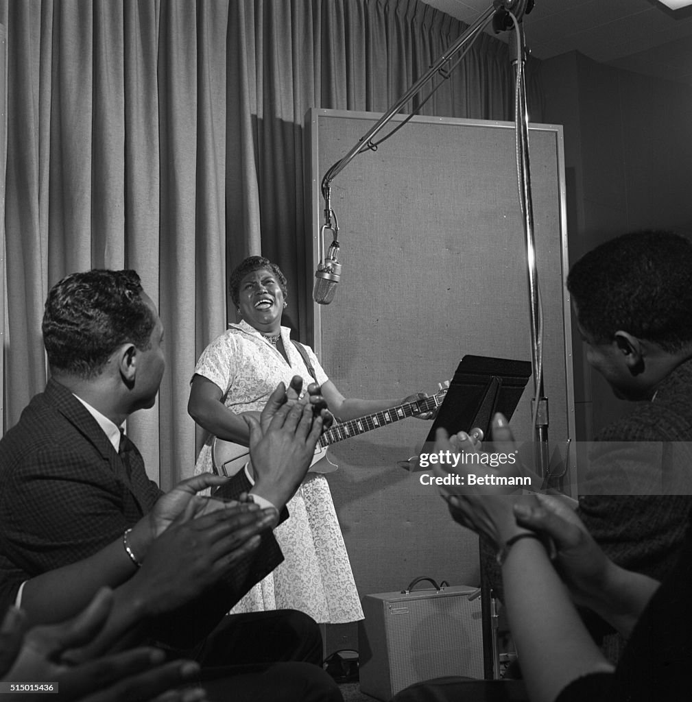 Sharp Note Singing Hand-clapping, foot-stamping and other sounds of audience... News Photo ...