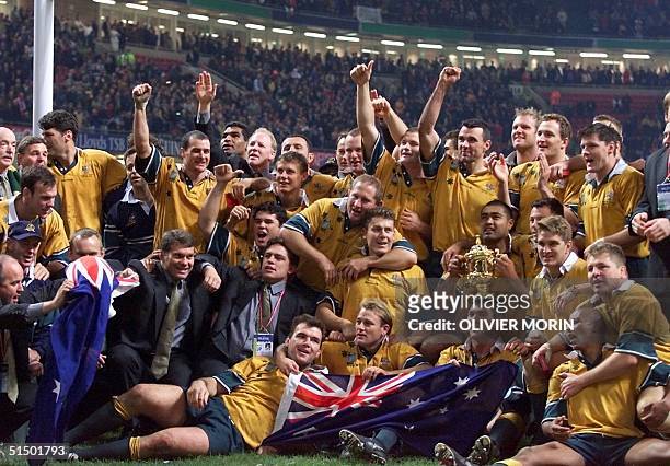 Australian players pose for photographers after the Rugby World Cup 1999 final game opposing France to Australia 06 November 1999 at the Millennium...